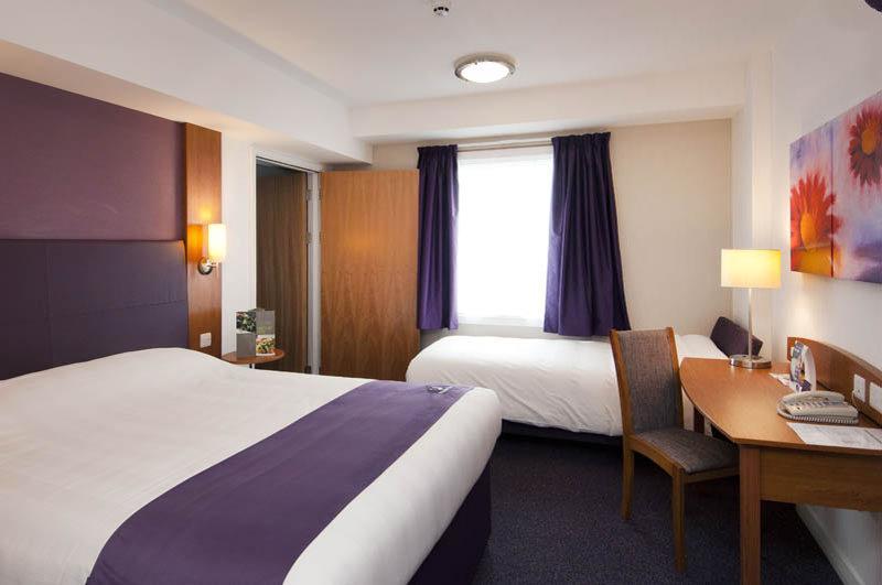 Premier Inn Burnley Bagian luar foto